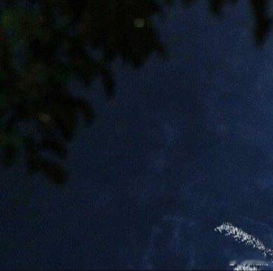 每日一善[超话]阳光信用 每日一善 一滴水是微不足道的，渗入泥土，便会消失不见，