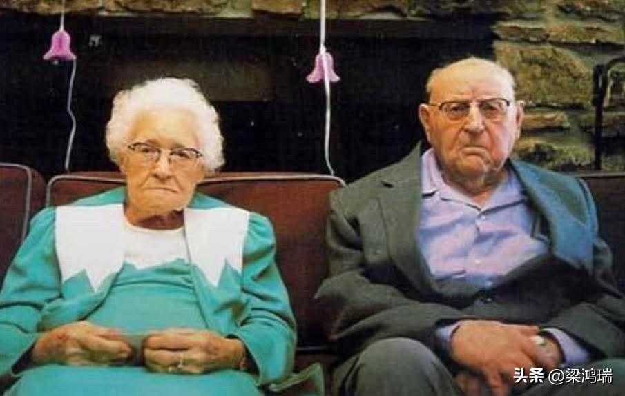 安东尼奥和罗莎是结婚时间最长的离婚夫妇，两人在结婚77年后离婚。离婚的原因是安东