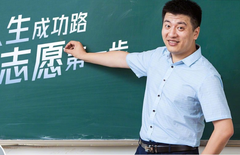 【张雪峰账号一度被限期禁言、停播】3月24日，有消息称“张雪峰心脏骤停正在苏州抢