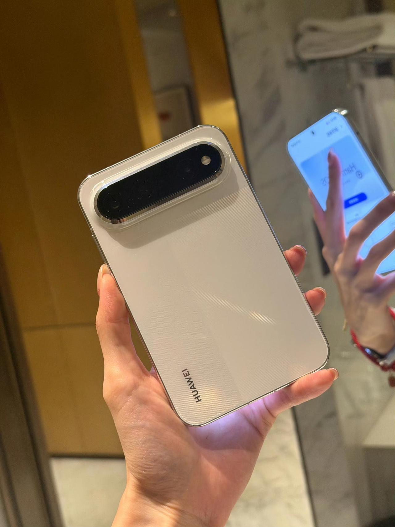 全程对标苹果，昨晚华为的阔直屏发布会太解气了！

HUAWEI Pura X V