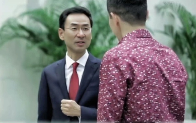 耿爽爽带着边框一起拍