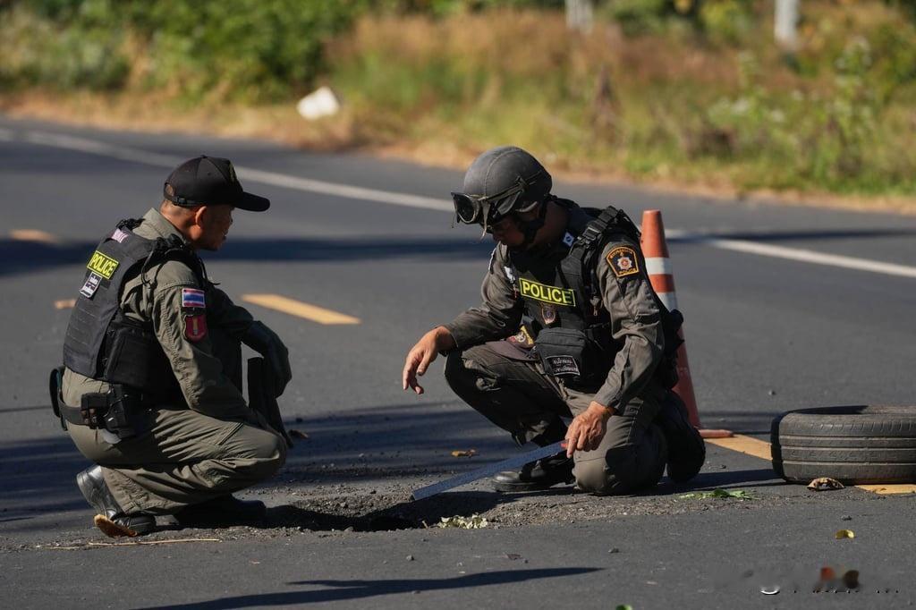 泰柬边境战火重燃，特朗普调停彻底失效，中国特使出马能稳住局势吗？
 
泰柬边境争