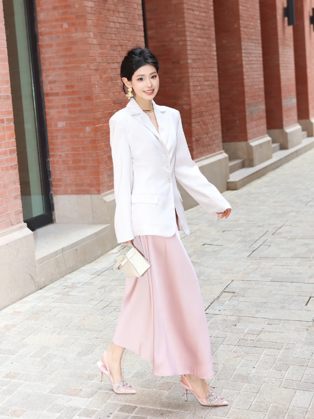 爱笑的女生能量满棚～