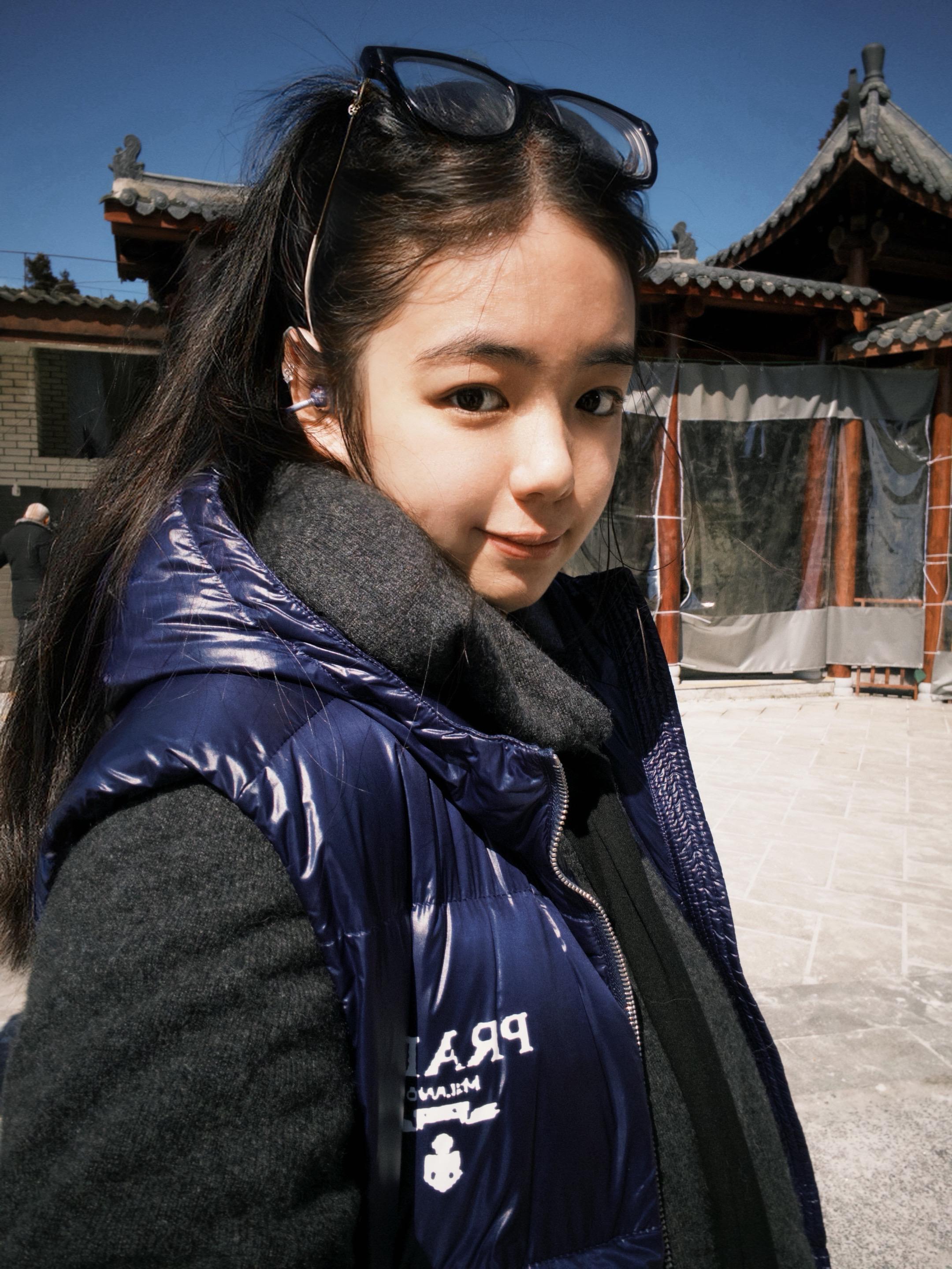 和小球球来爬山。