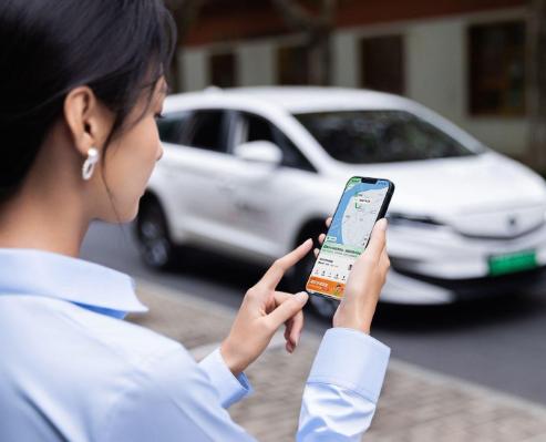 “冤不冤？”北京，一网约车司机拉客到机场后，在网约车接客区看到一名女子正在打车，