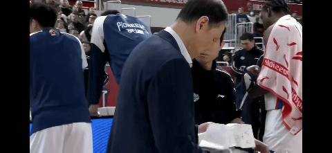 看了山西与天津的比赛，给我的观感就是又是裁判主导的一场比赛，天津在领先山西十几分