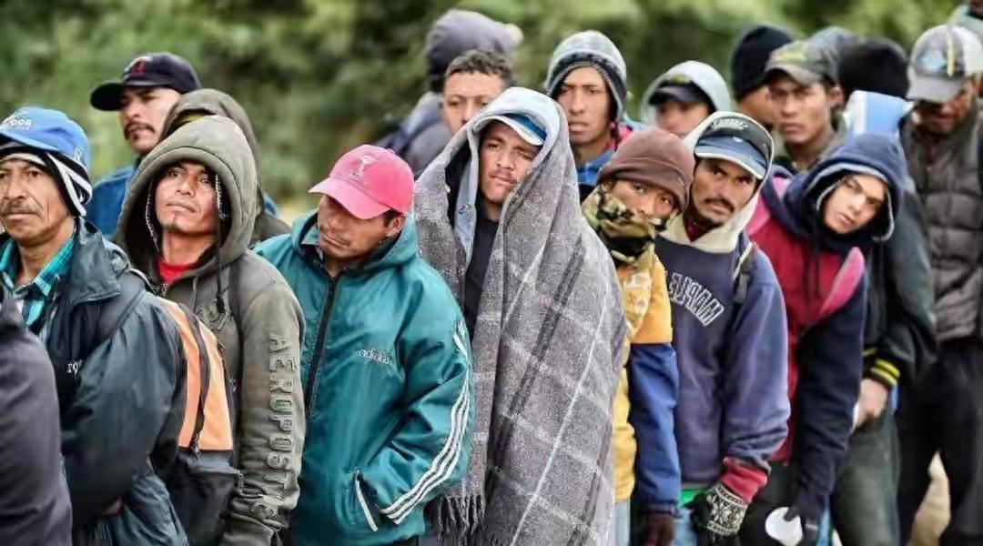 崇洋媚外的代价已经出现！
10万赴美润人遭美国遣返
中国态度明确，身份存疑一律不