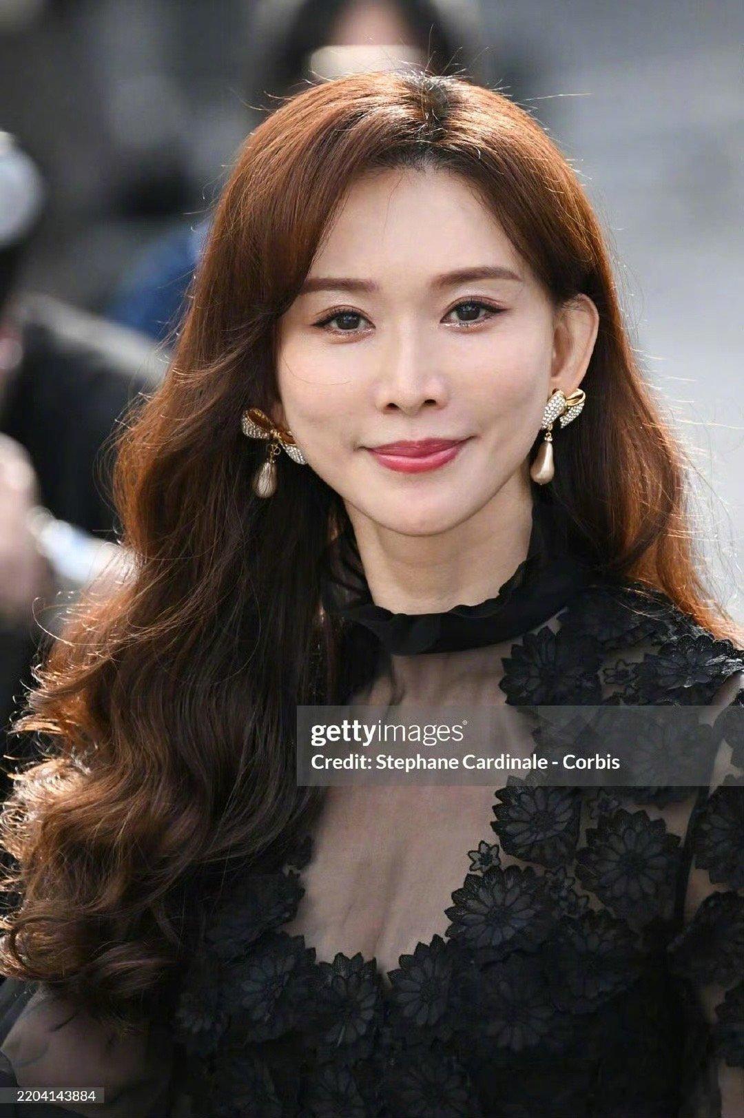 林志玲、蔡依林巴黎时装周Valentino大秀g社生图，来看看姐姐们状态如何 ​