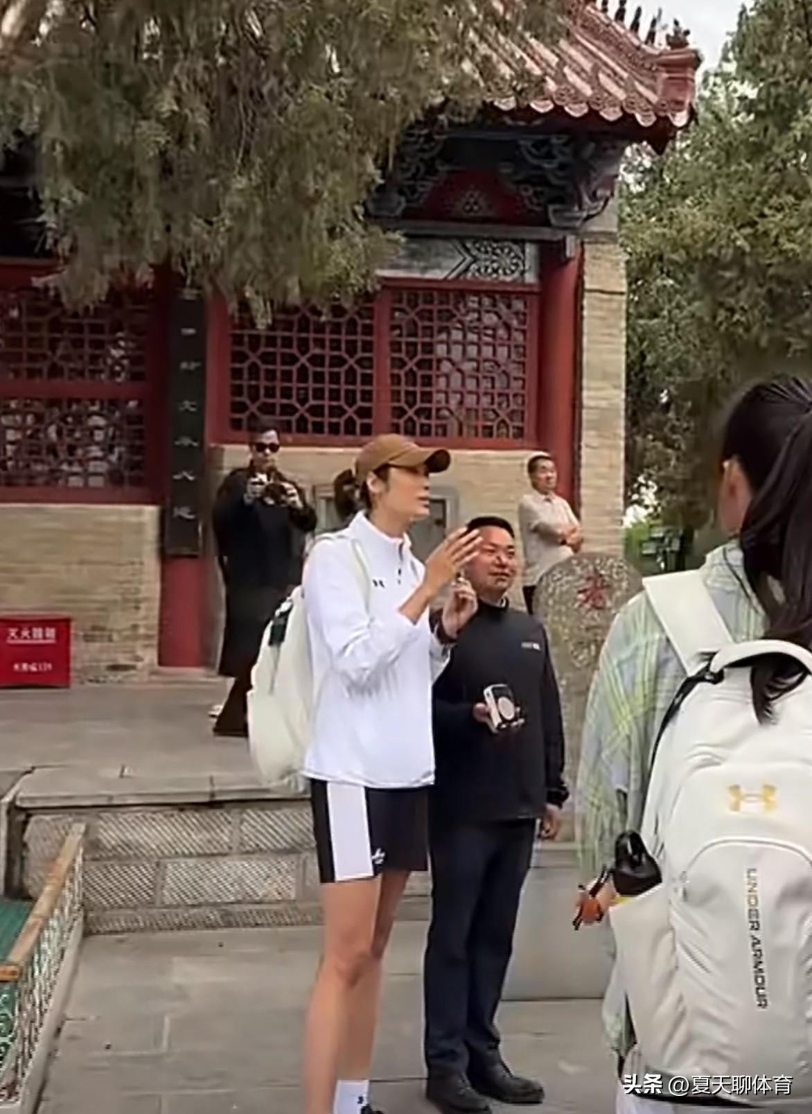 朱婷老师小课堂开课了！zhupercamp训练营近日在朱婷老家河南周口进行，这两