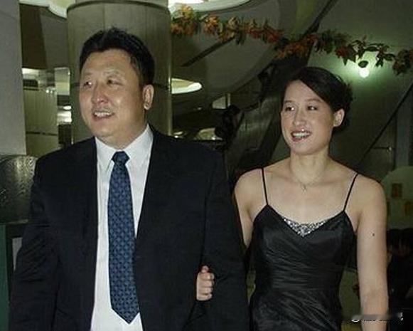 2016年，27岁的奥运冠军刘子歌，不顾父母反对，嫁给50岁教练后生下一儿一女。