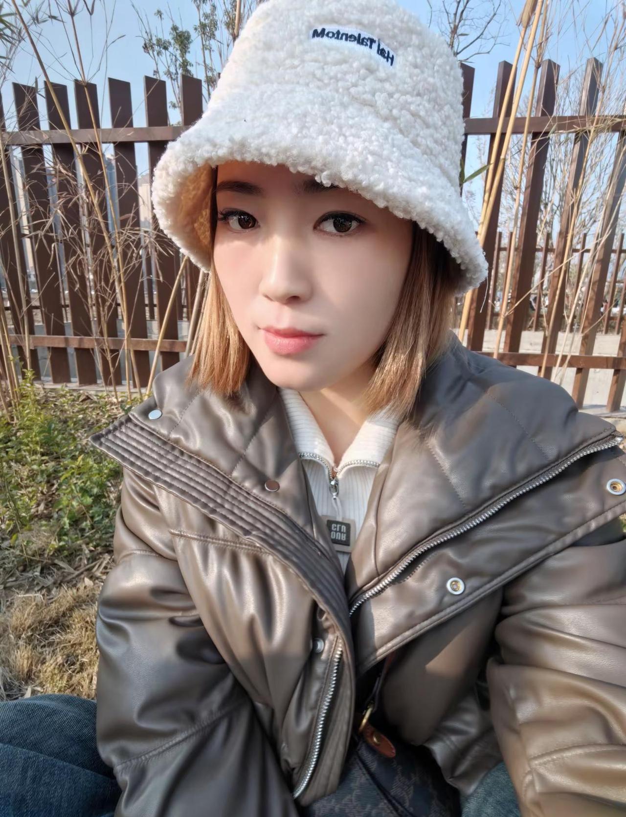 年就这样过去了，没有惊喜，也没有意外，更没有 想象中那么快乐。在这一年一年的更替