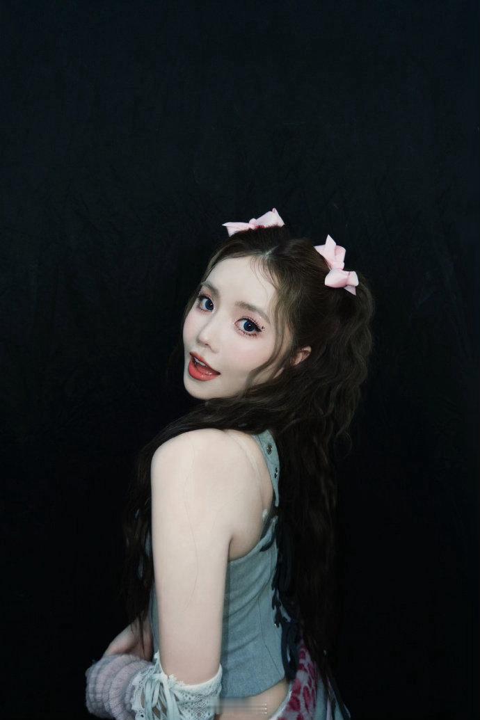 安崎唱跳梦回青你 乘风2026 看安崎唱跳直接爆哭，一首《彩虹的微笑》元气满满，