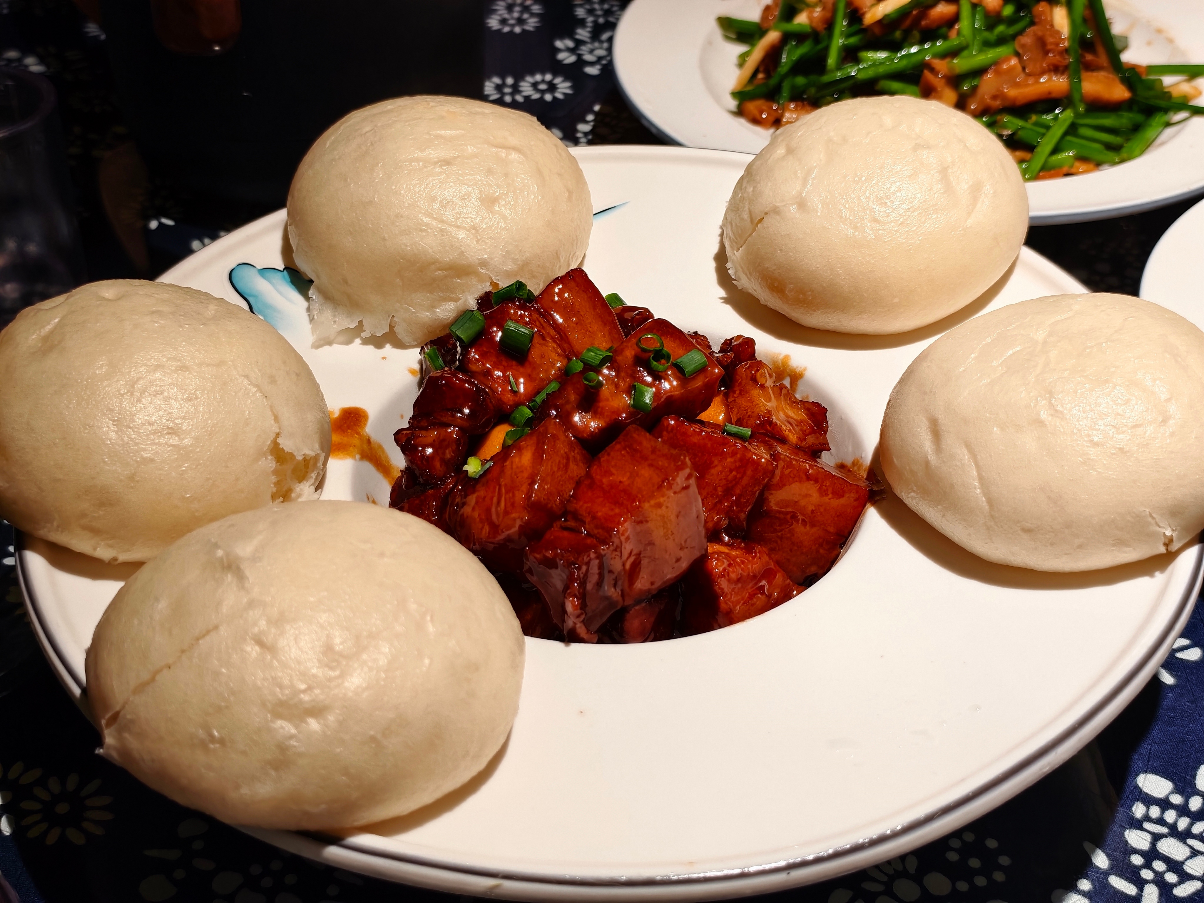 兄弟们，这几天带宝强他们玩+工作强度撑满，燃尽了[晕]意外发现一家舌尖上的餐厅，