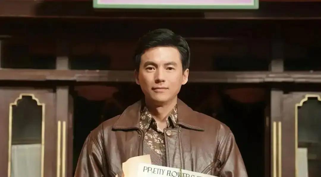 鱼摊30%增长，风口全倒
 
宏伟凌晨两点去码头，挑鱼先看腮，再看眼，最后捏脊骨