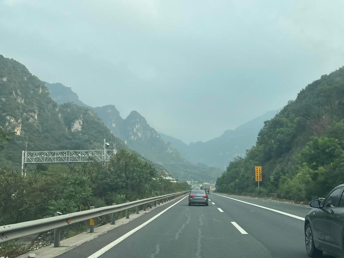 河北石家庄的一个朋友，现在某民办学校工作。

可这所办了30年的老学校，如今最现