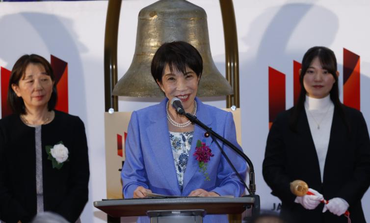 日本睡不着了！
12月30日的晚上，对于日本整个国家来说，是一个不眠之夜，因为这