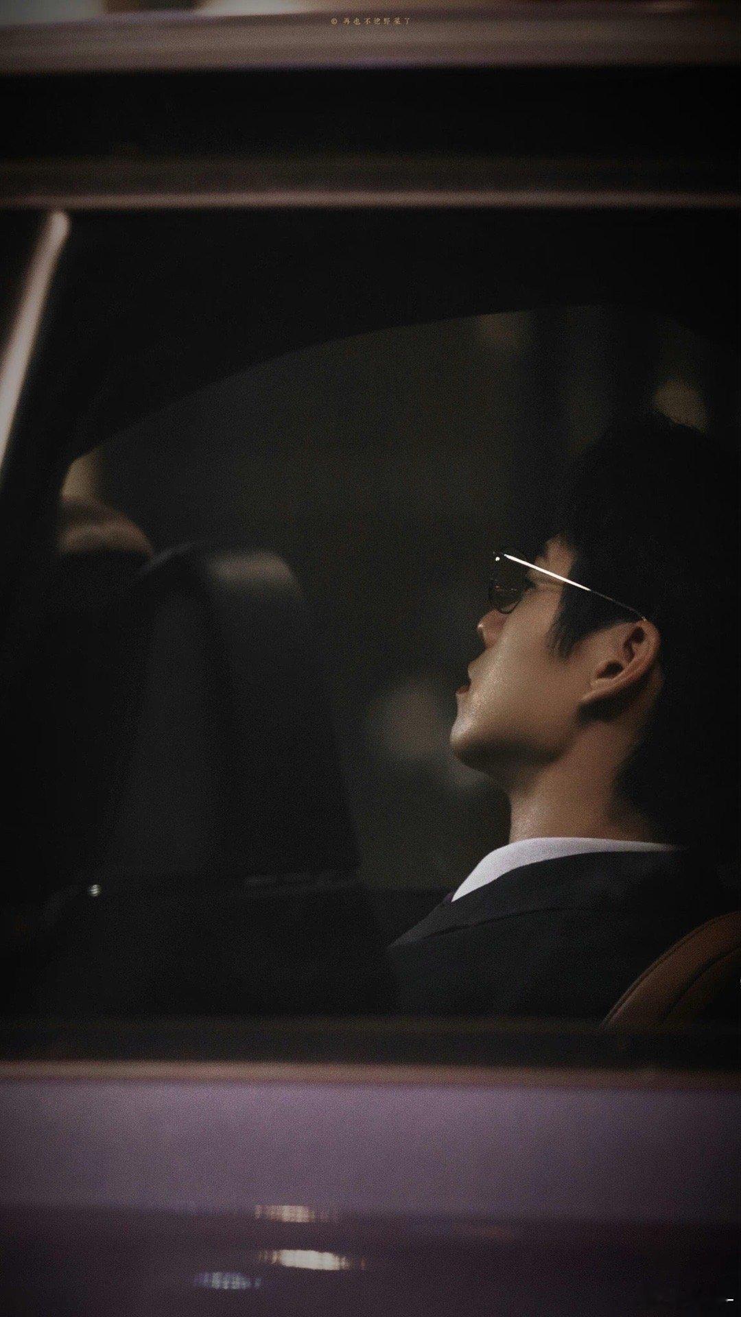 起猛了在综艺里看到了孟宴臣周五晚高疯 王传君镜头推上去那一刻，魏大勋从车上下来，