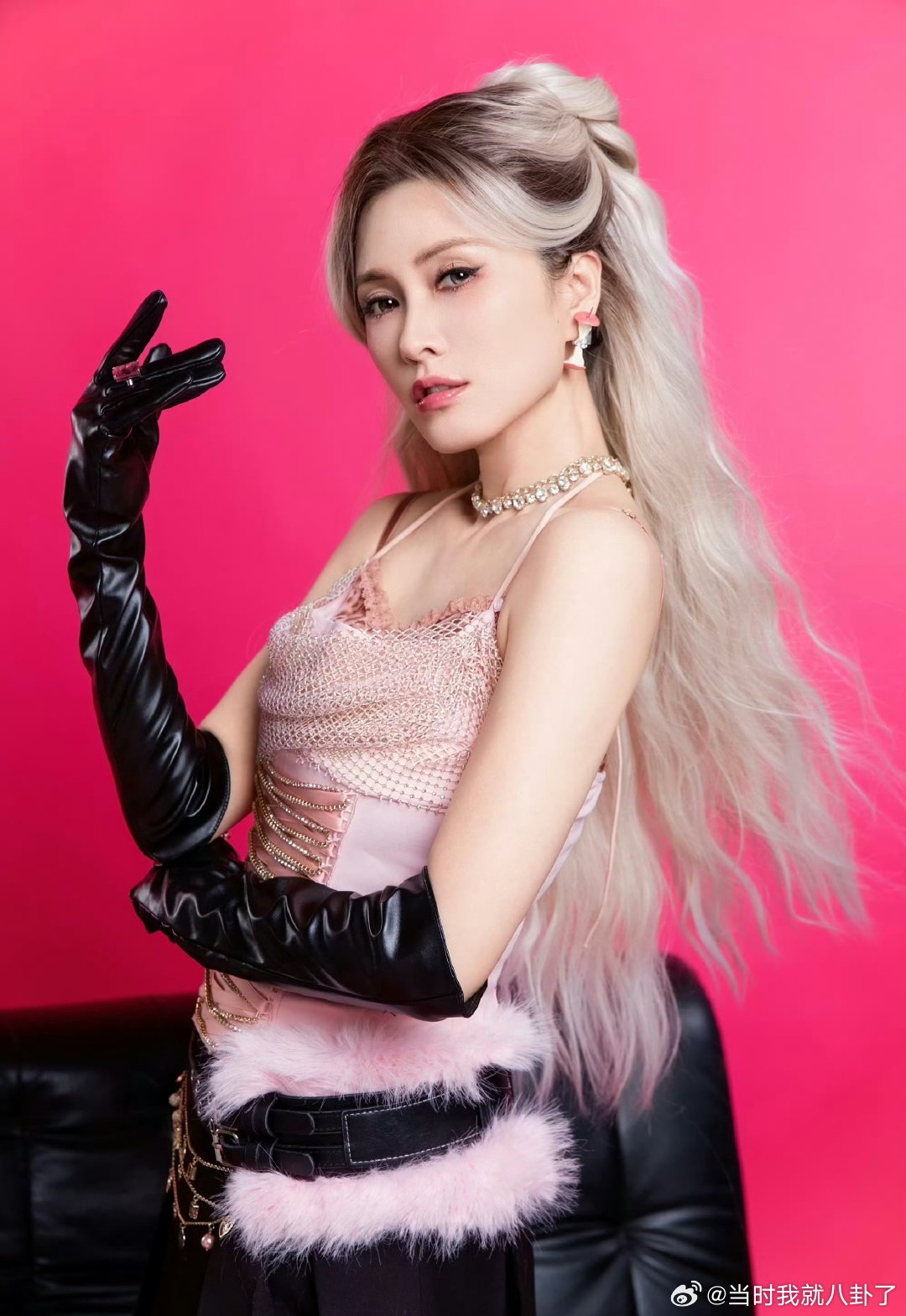 徐洁儿凑热闹芭比造型徐洁儿浪姐舞台上这个造型人间芭比来的吧！优雅高贵气质满溢～好
