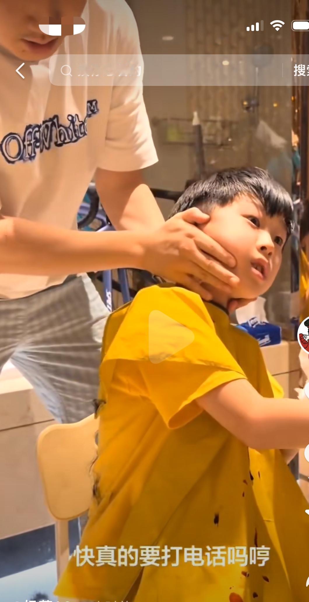 梁靖崑和妻子美丽姐花式逗娃——梁靖崑一句“完了，噶大动脉啦，”还叫媳妇快点叫12