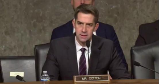 美国共和党籍参议员汤姆·科顿2月6日发文说：“如果来自共产主义中国的学生想来我们