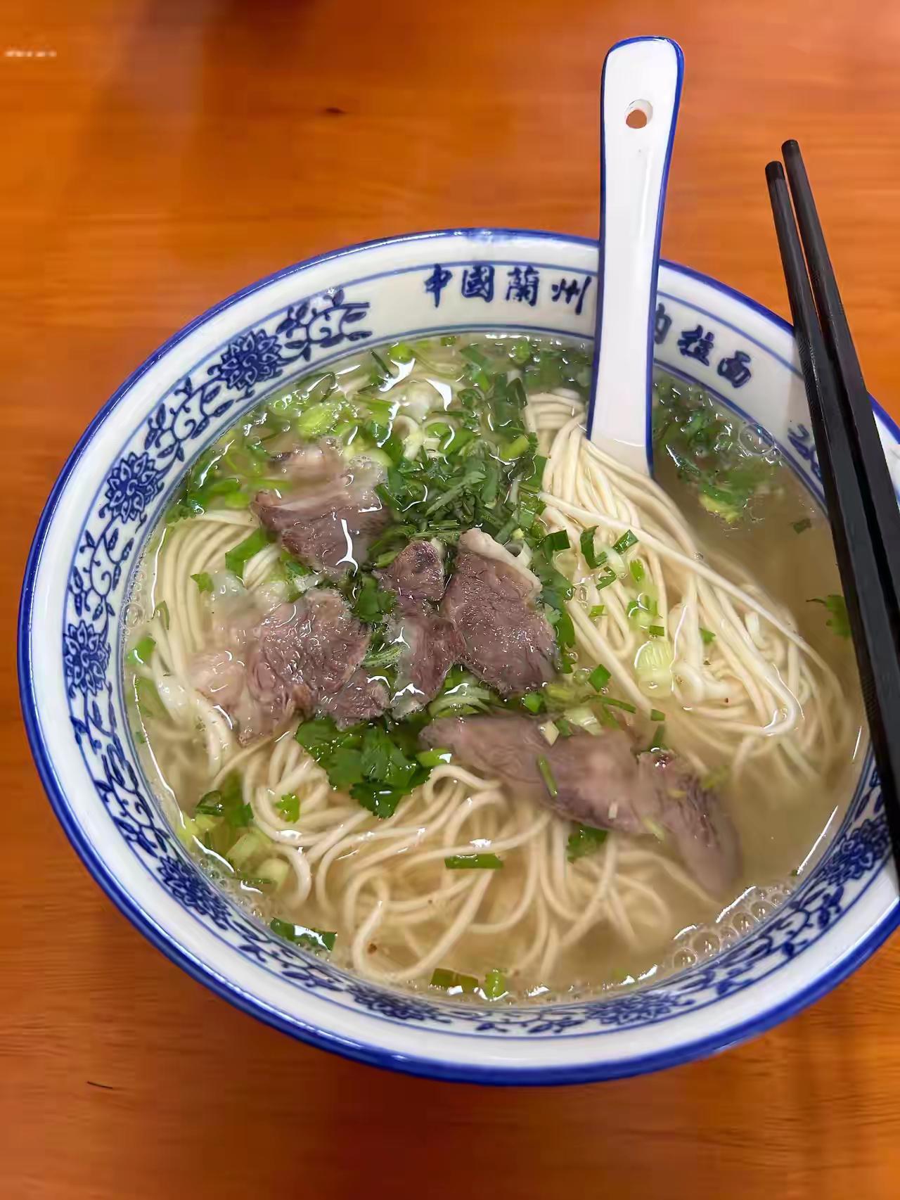 各省最具代表性的面

1. 北京——炸酱面，手擀面配上秘制肉丁炸酱，搭配各式爽口
