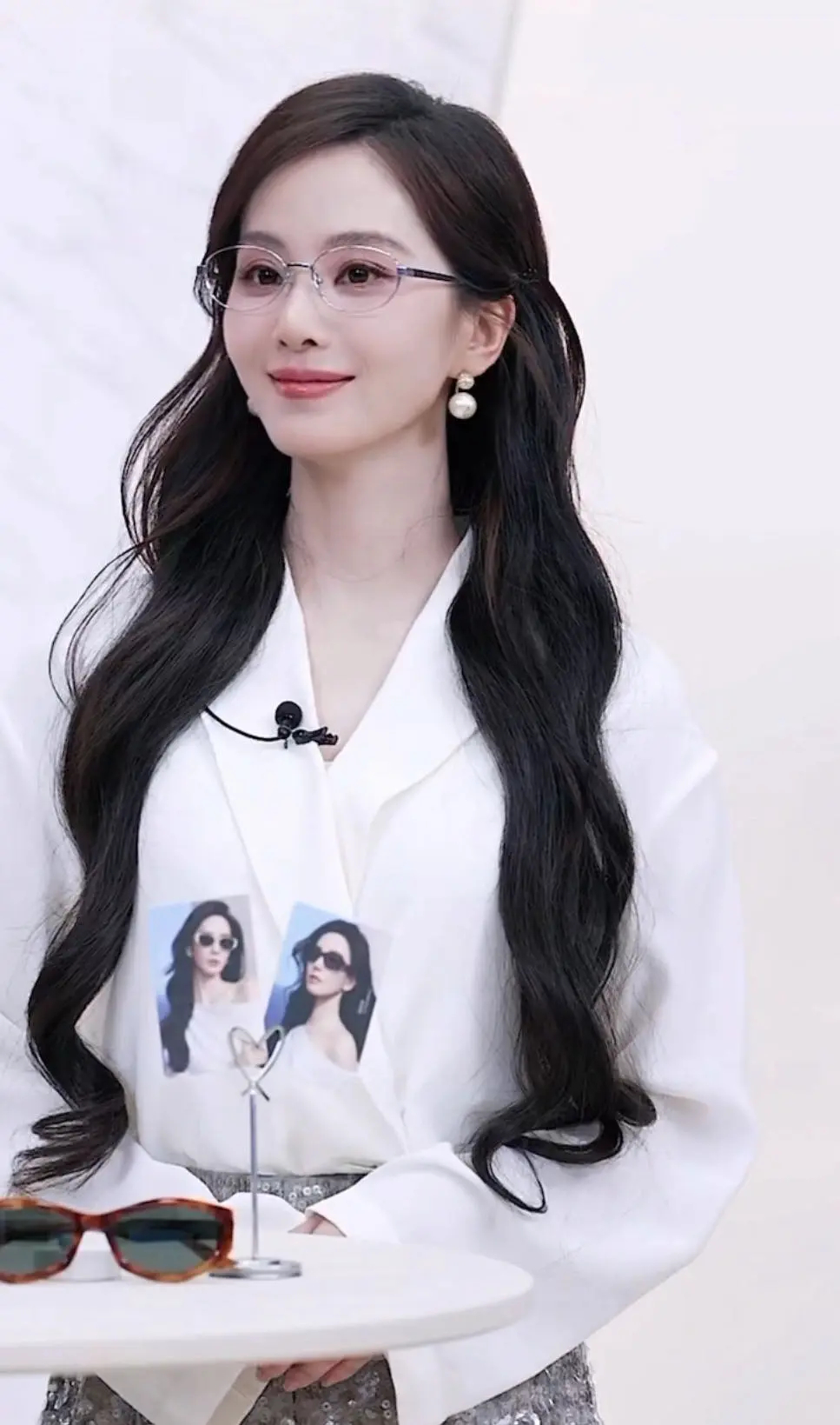 刘诗诗直播状态🈶，此女戴眼镜绝杀😻 