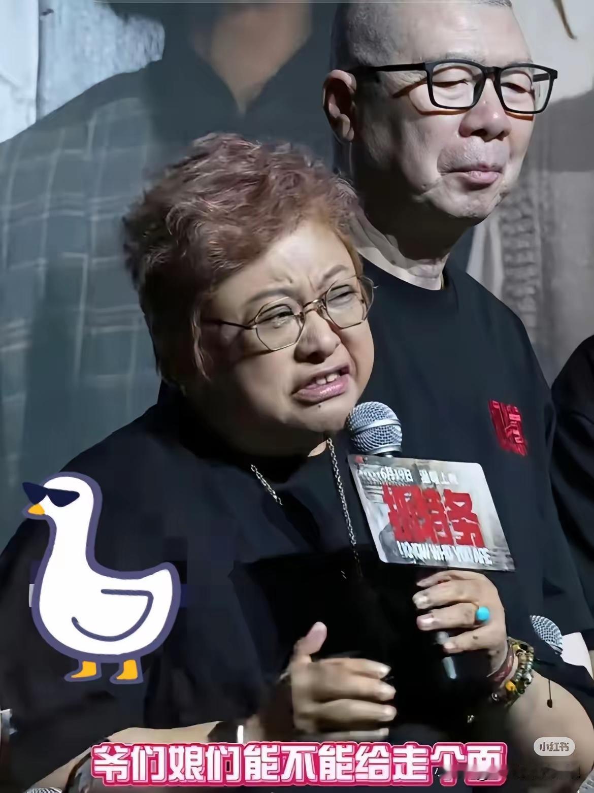 冯小刚听韩红这么说
他当时心里挺慌的
因为韩红没说话之前，冯小刚就说：不求大家夸
