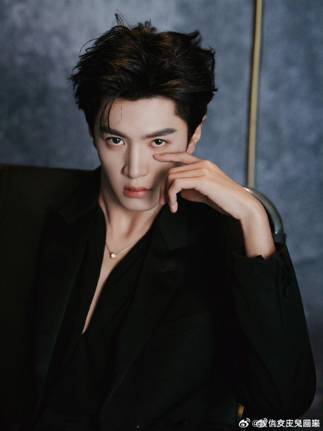 疑似陈哲远本人想的脚本 水晶拖鞋当道具使，卡点BGM当背景音，陈哲远这是把短剧精