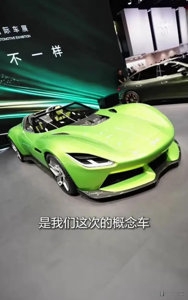 2026年的北京车展icon，小米汽车绝对是全场最靓的仔！

雷军刚一现身展台就
