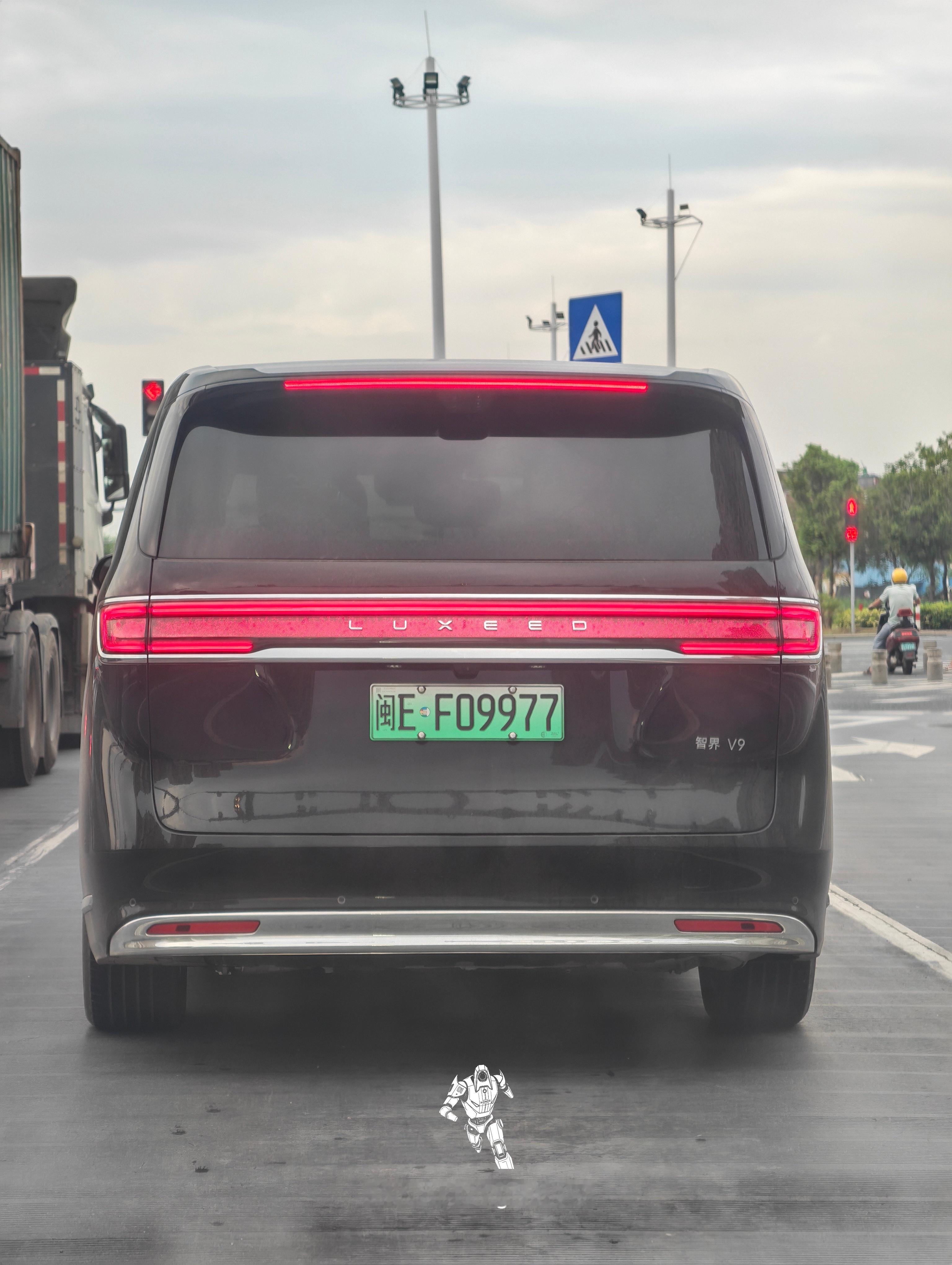 智界 V9 