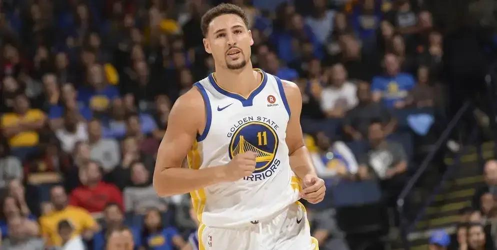 要到季后赛了，还得靠老勇士球员，汤普森发挥出色，战胜爵士。
第一，汤普森出场28