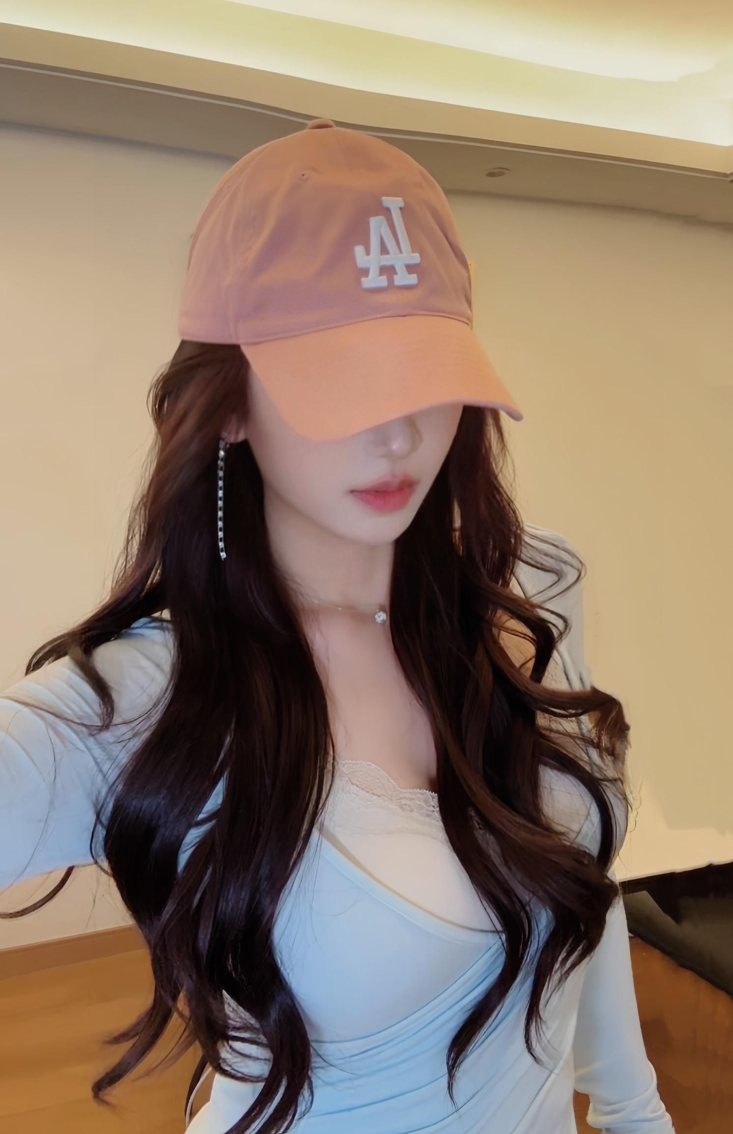 发个不露全脸的照片，看会不会像有些人（懂得都懂）那样爆火