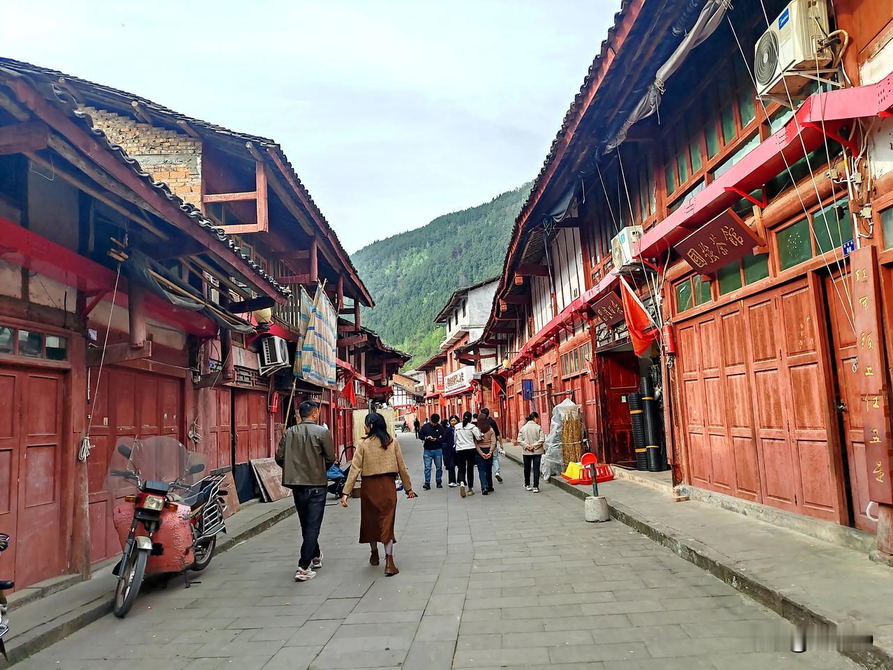 【毛浴古镇】毛浴古镇位于四川省巴中市通江县东南部，地处大通江河与圆池河交汇处，三