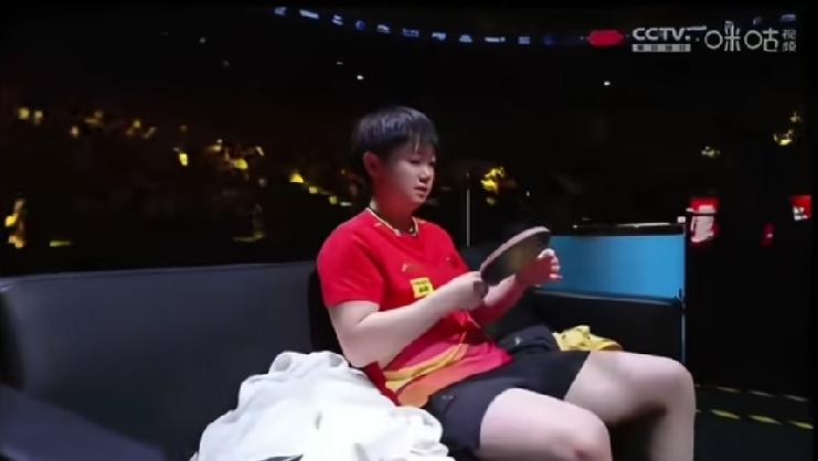 超级喜欢世界杯这个运镜，仿佛这个奖杯🏆注定会是莎莎的； 

世界那么糟糕，
你