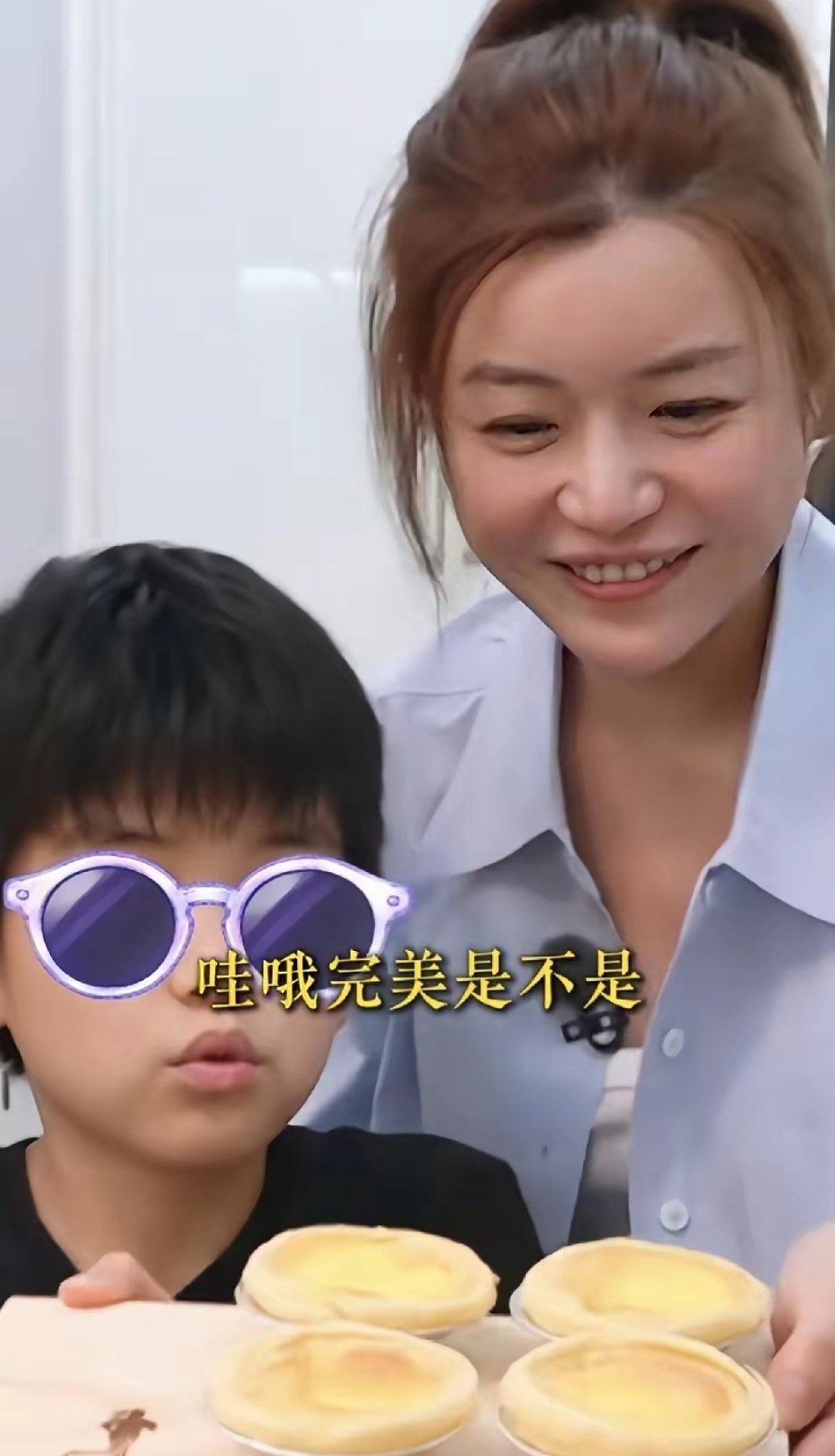 陈晓儿子下半张脸跟陈妍希一模一样。 ​​​