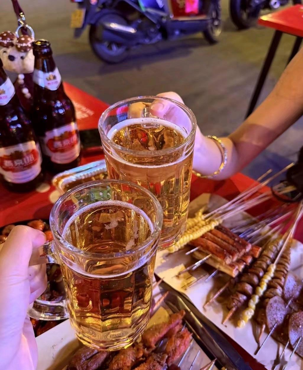 韩股大跌拖累A股，晚间欧美市场又在杀跌，明天A股还能扛住吗？周三的A股，早盘看着