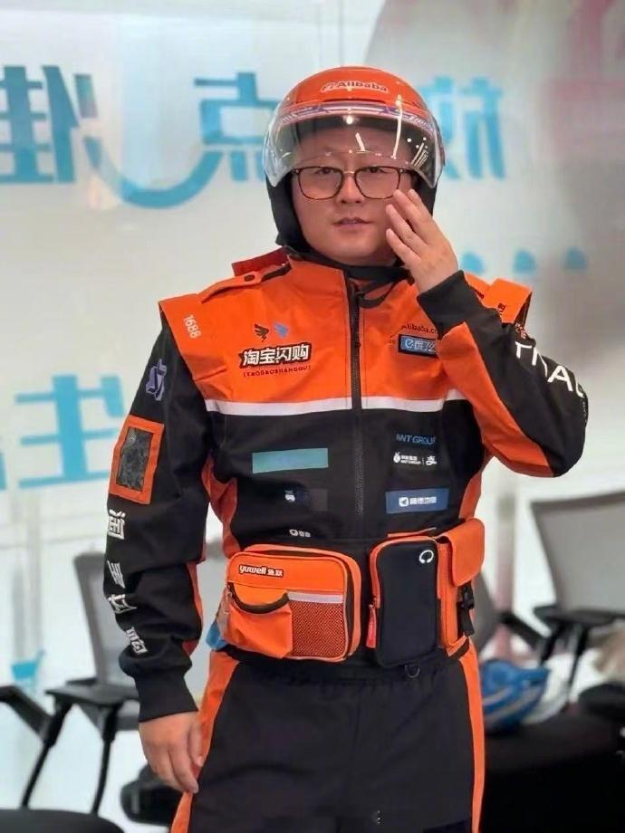 【淘宝闪购全面取消超时扣款，年底前覆盖全国】记者获悉，淘宝闪购取消超时扣款正扩大