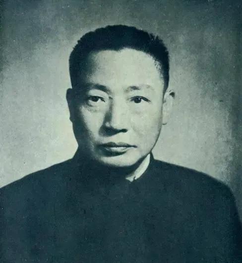 军统恶魔毛人凤死后，他的妻子向影心来到宋美龄处哭诉，细数了毛人凤对老蒋出了多少力
