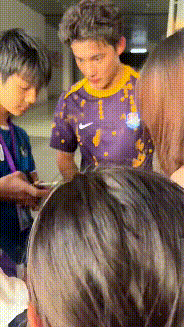 前国脚李明的儿子李嗣镕是真帅啊，这么近距离的怼拍还能全程无死角，简直是吴磊至臻版