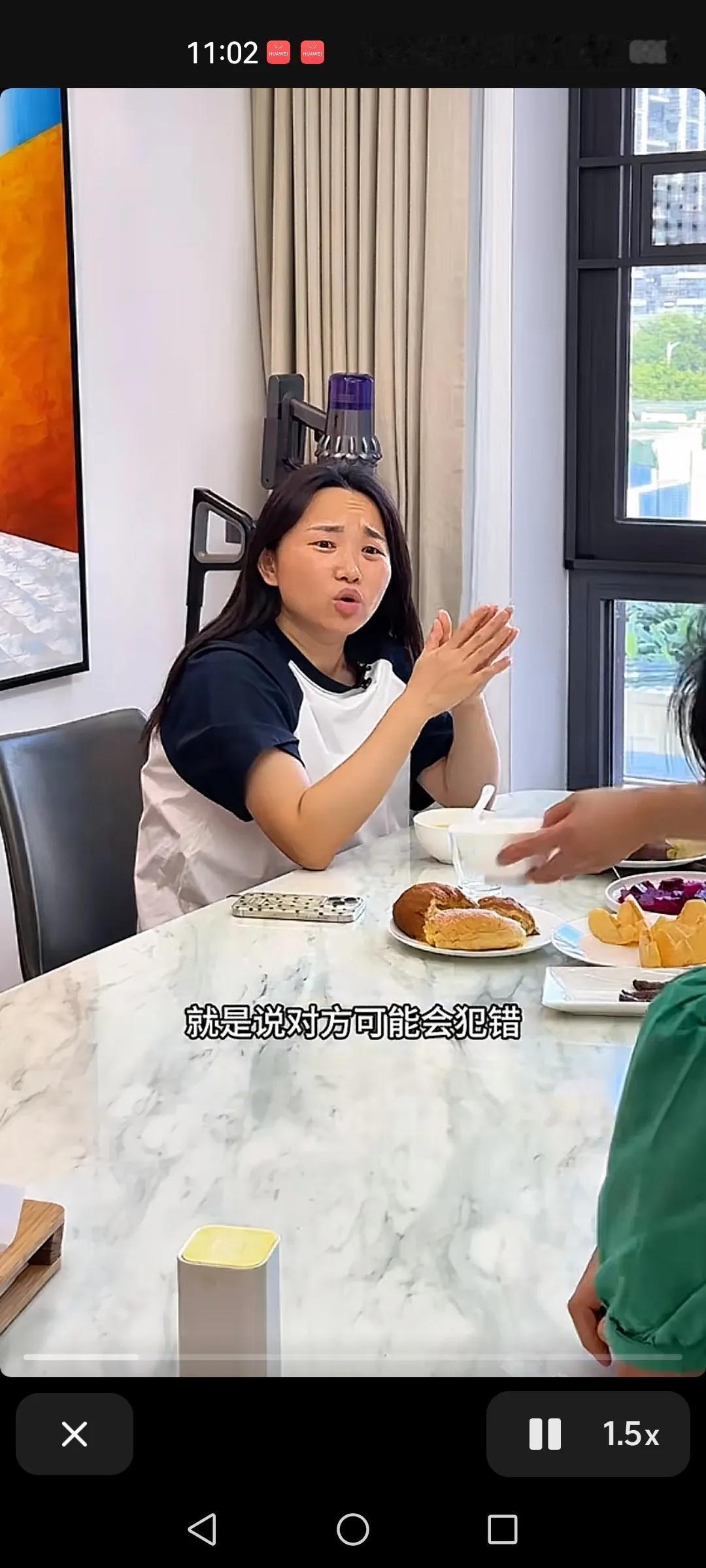 小凤家两个保姆又又吵架了！这次小凤拿出女主的样子，说，你家再吵架就出去吵，不要再