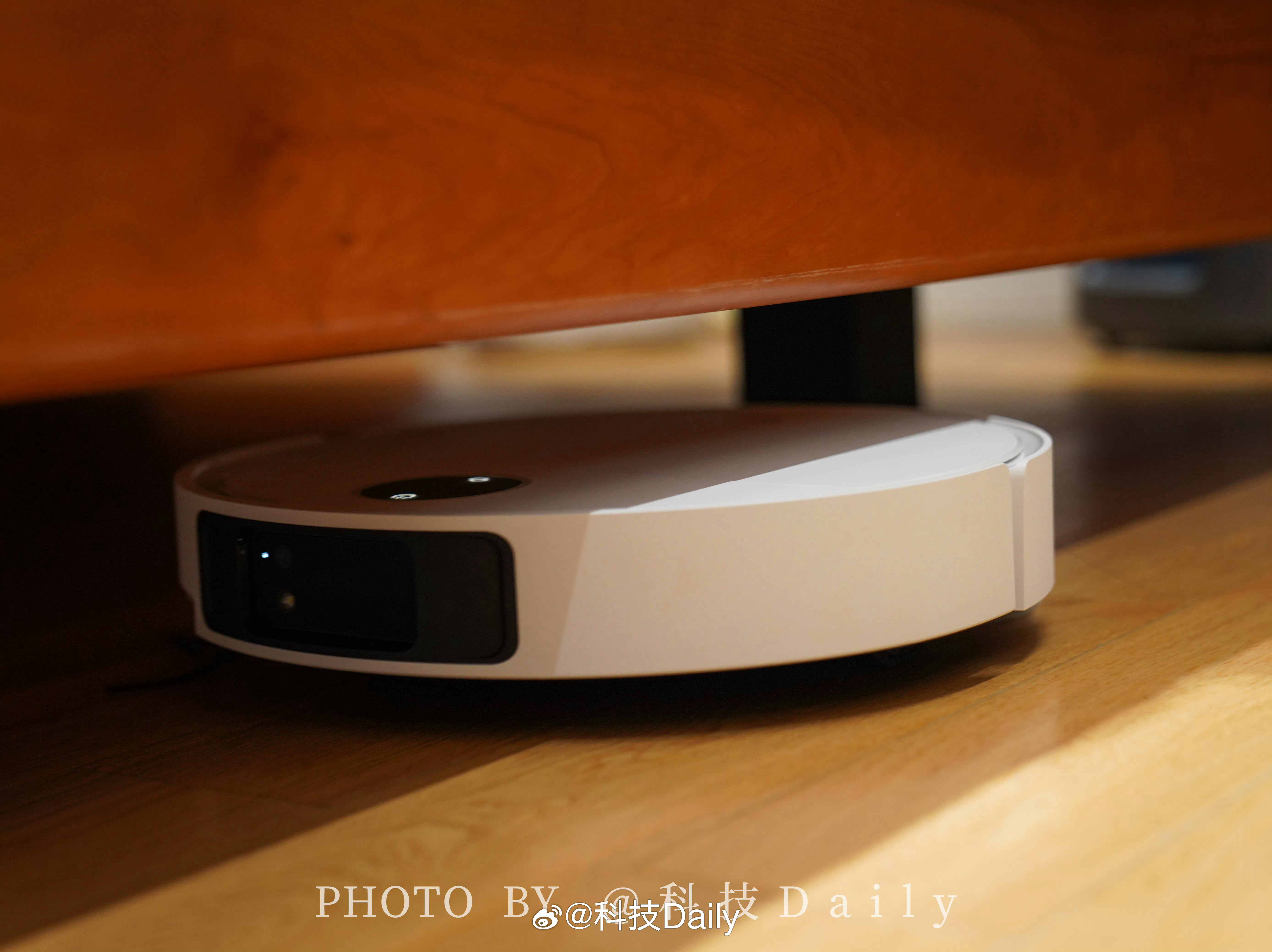 为什么房间里那么多灰尘毛 很正常啦，有人生活的痕迹，也有从外面进来的灰尘，自己懒