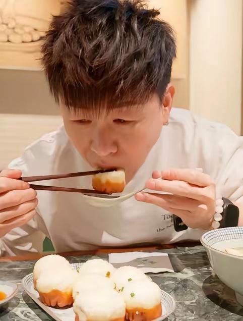 胡彦斌吃的是什么？看上去挺好吃的