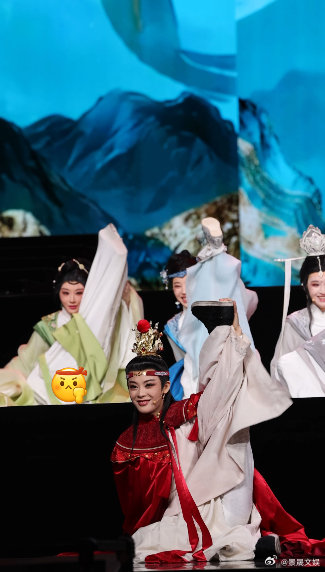 AI也取代不了的舞台出现了 谁被越剧春晚路透萌晕？陈丽君游戏环节状态拉满，一个转