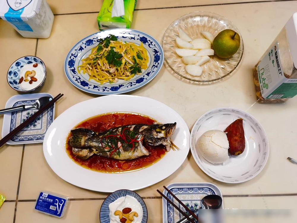 吃饭的时候，老婆问我，什么叫CP呀，我问，怎么啦，老婆说，中午在食堂吃饭的时候，