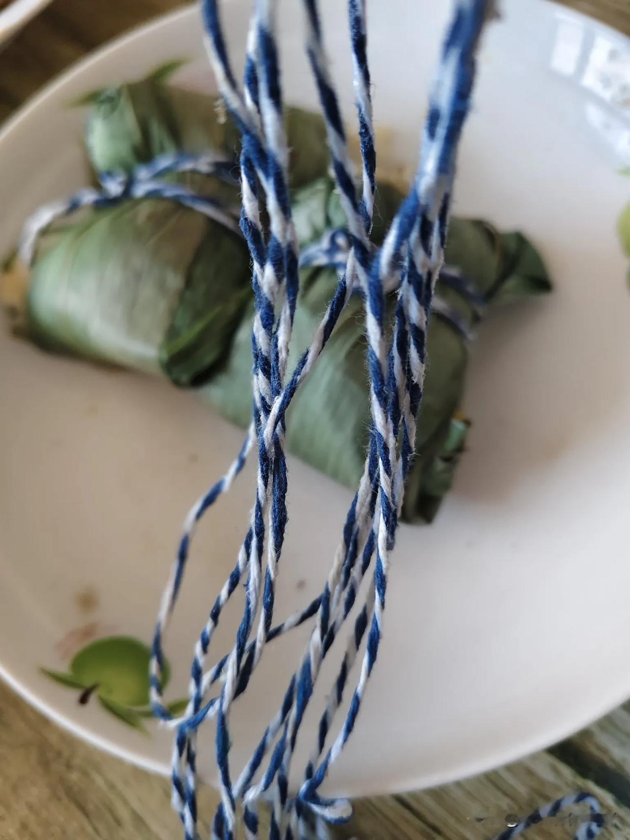 每次吃完粽子，老妈就把绑绳都收起来，留着绑黄瓜架豆角架等，你们也收集这些绳子吗？