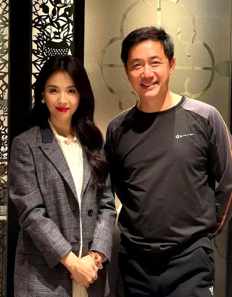 她，在戏里戏外，埋葬了两个“丈夫”。
《外来媳妇本地郎》这部剧，你看的是家长里短