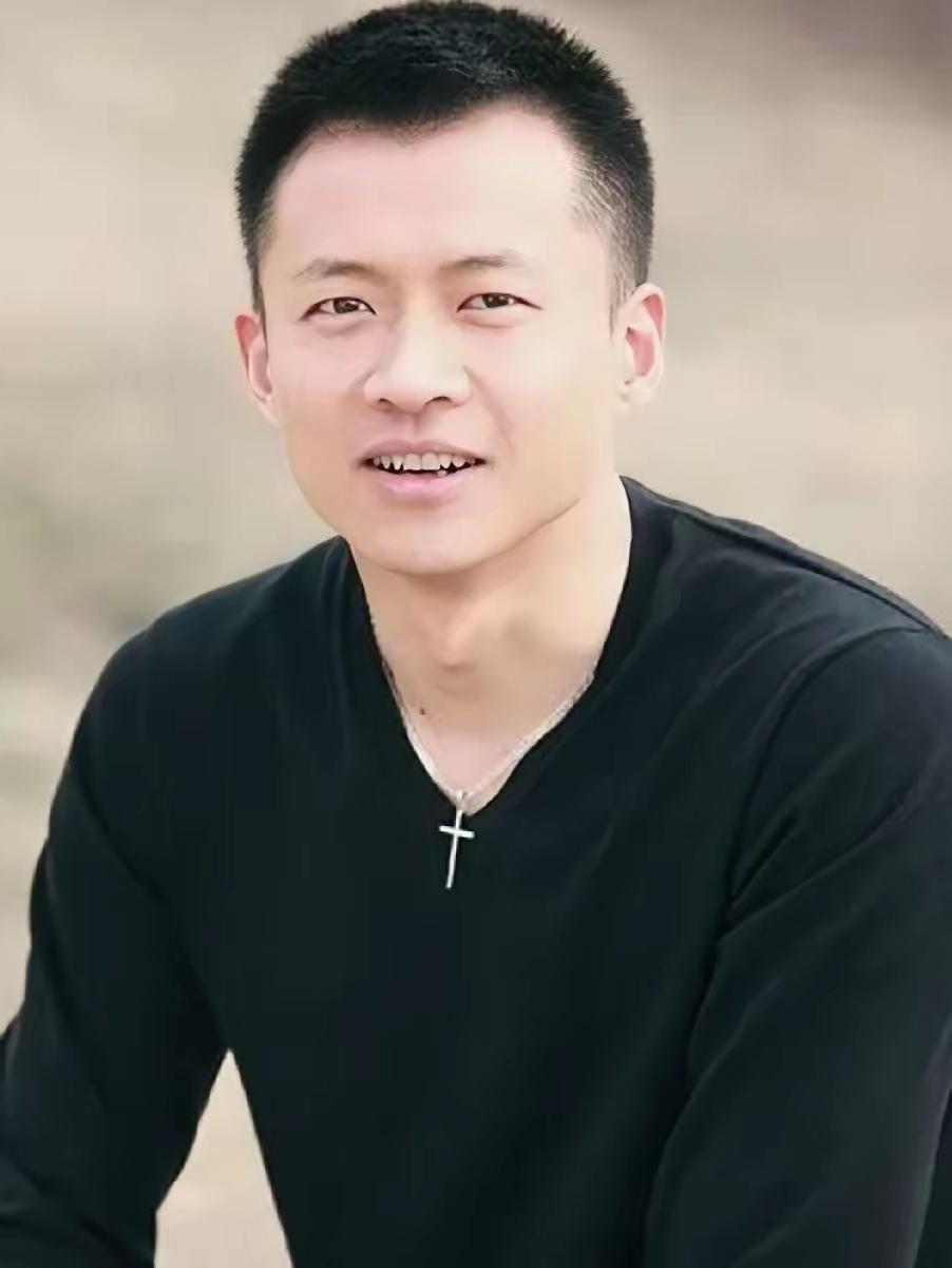 追剧《灼灼韶华》，为唐曾感到憋屈！ 刚出场还没演几集就下线了，褚韶华个人去上海。