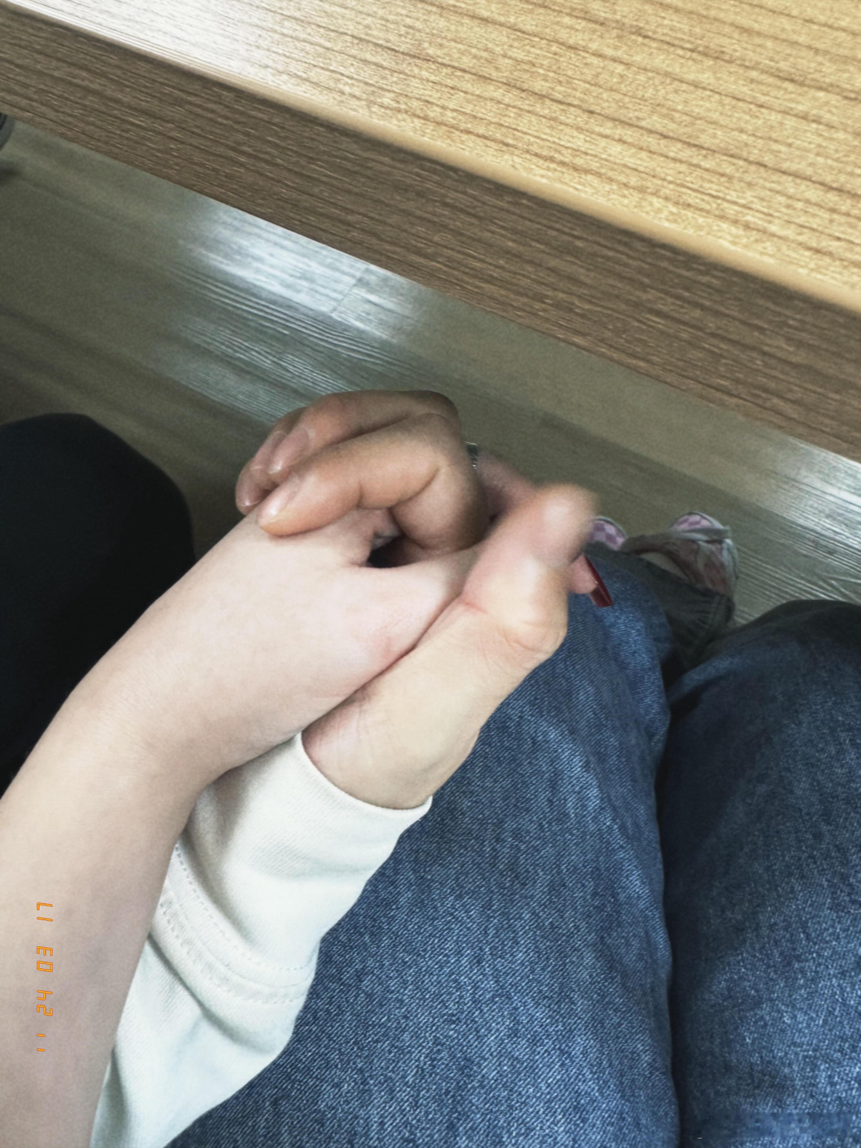 王星终于与女友见面了 不愧是被全网夸赞的女孩子啊🥹这次事件中星星女友绝对是最大