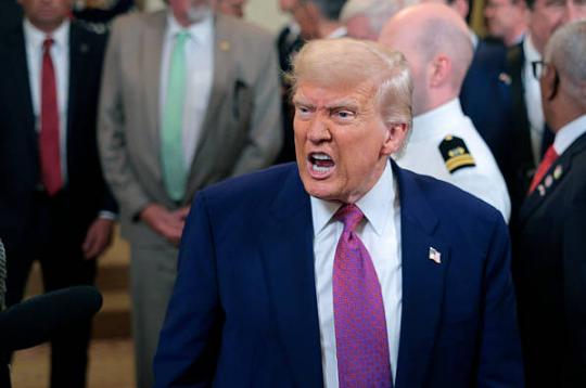 说出来你都不敢信，特朗普这波操作简直刷新下限！把“甩锅”玩得比谁都溜，自己的外交