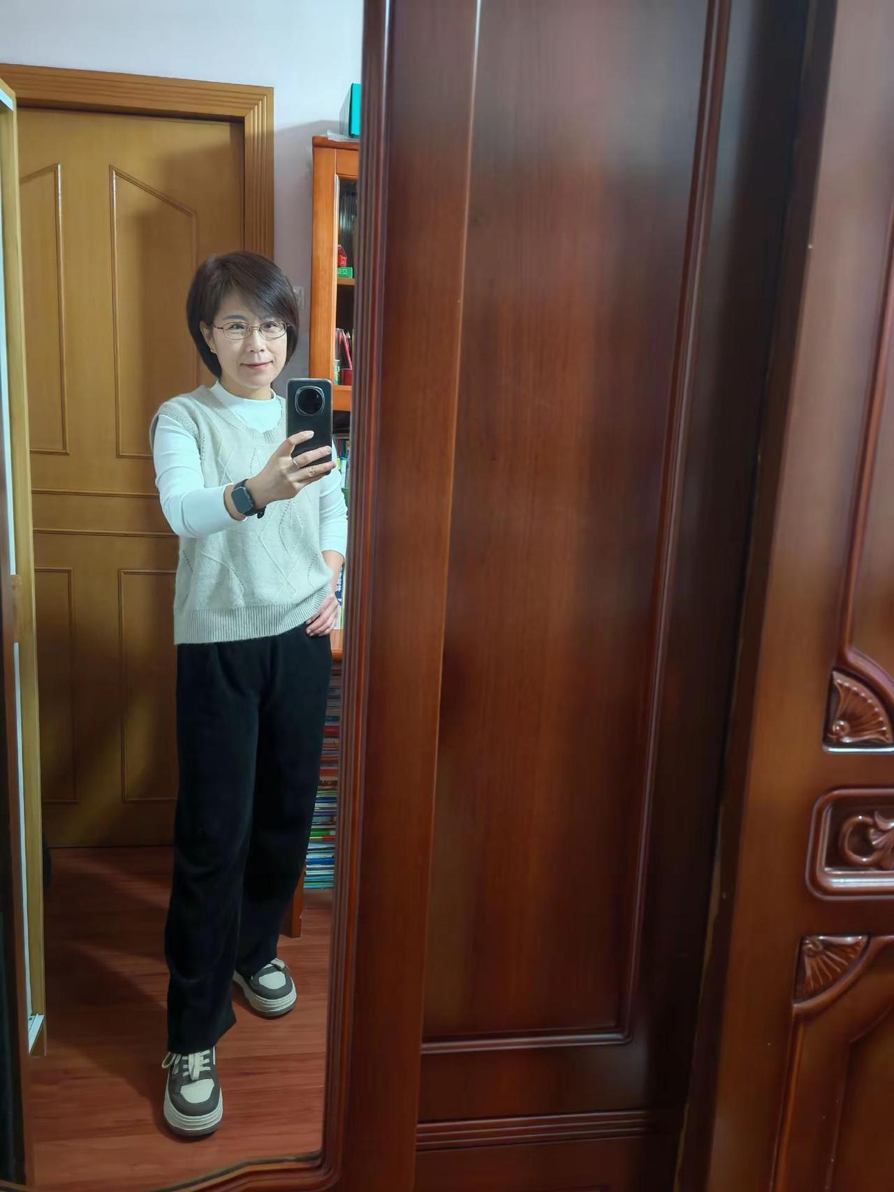 教师穿搭  74/75。